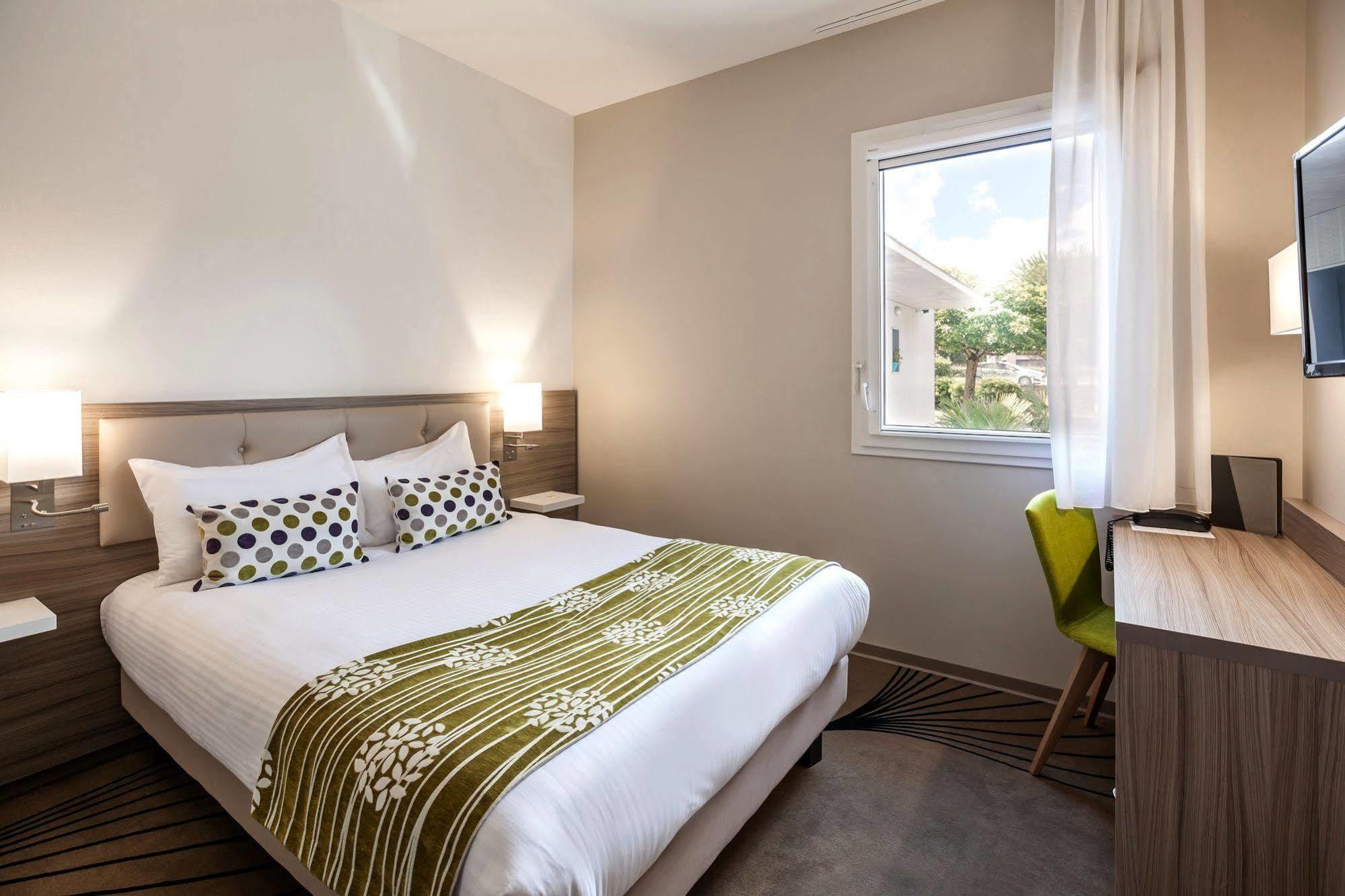 Logis Hotel Restaurant & Spa Au Comte D'Ornon جرادينيا المظهر الخارجي الصورة