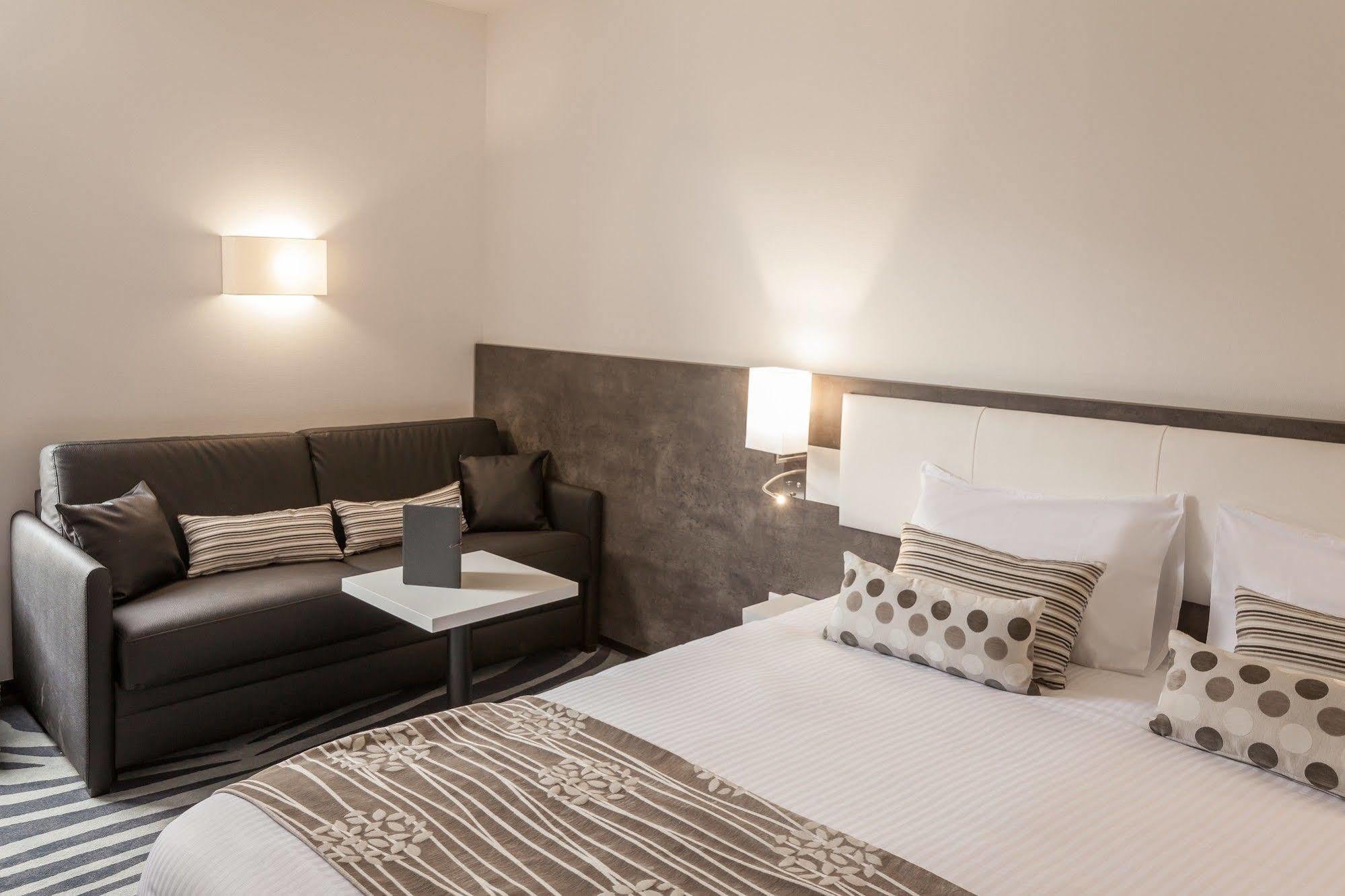 Logis Hotel Restaurant & Spa Au Comte D'Ornon جرادينيا المظهر الخارجي الصورة