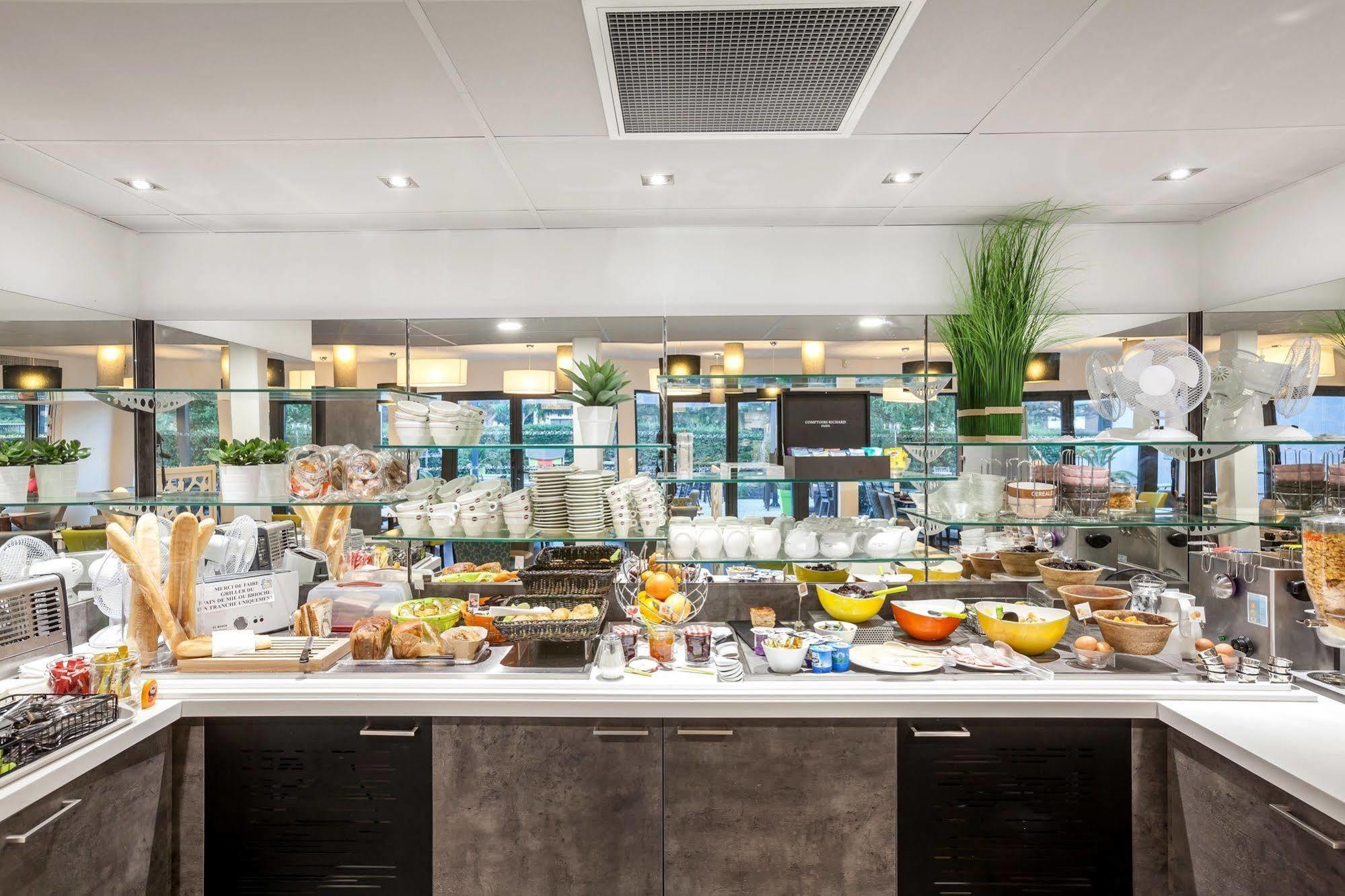 Logis Hotel Restaurant & Spa Au Comte D'Ornon جرادينيا المظهر الخارجي الصورة